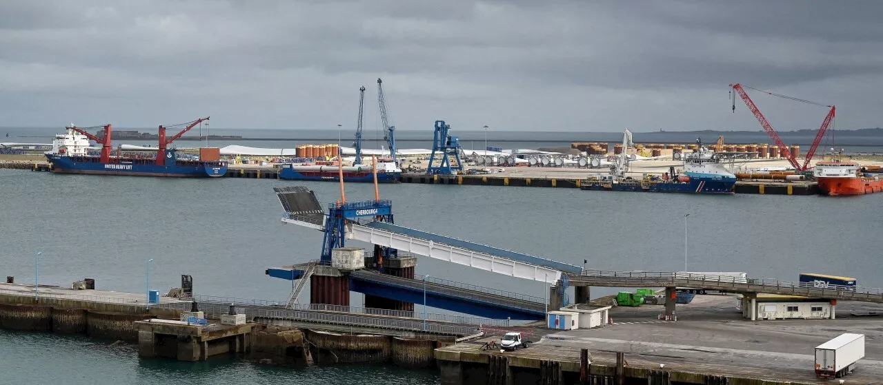 Sur le port de Cherbourg, les énergies marines renouvelables font la part belle au fret conventionnel