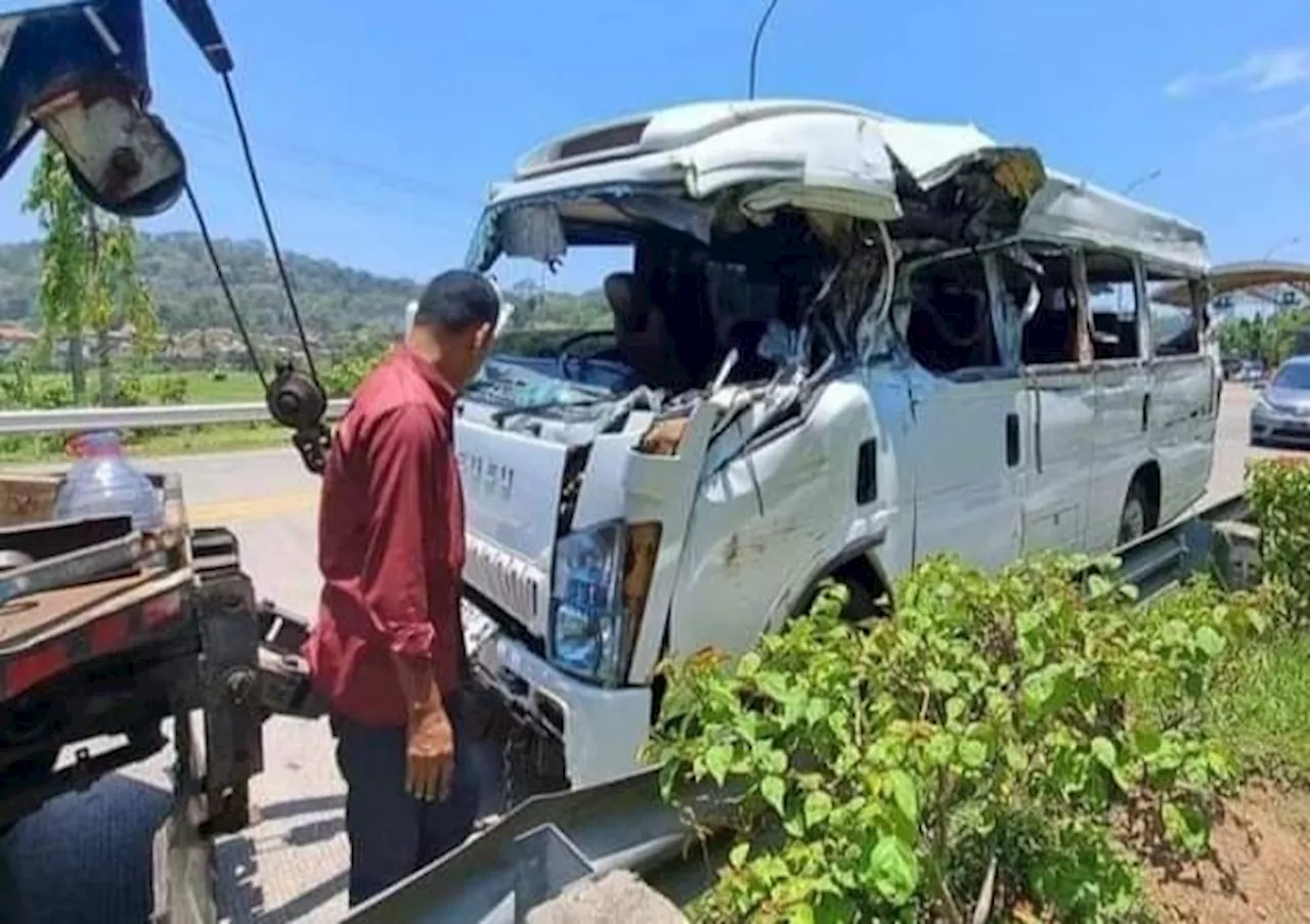 Bus Pengangkut Rombongan Santri Kecelakaan Tunggal, Polisi Dalami Sopir Tidak Memiliki SIM