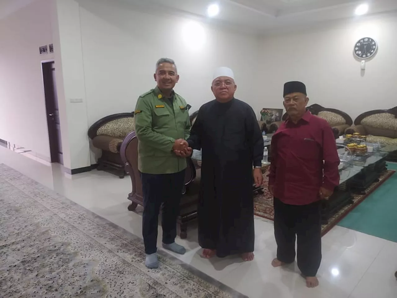 Pimpinan Pesantren Darul Maarif KH Sofyan Yahya Dukung Farhan jadi Wali Kota Bandung