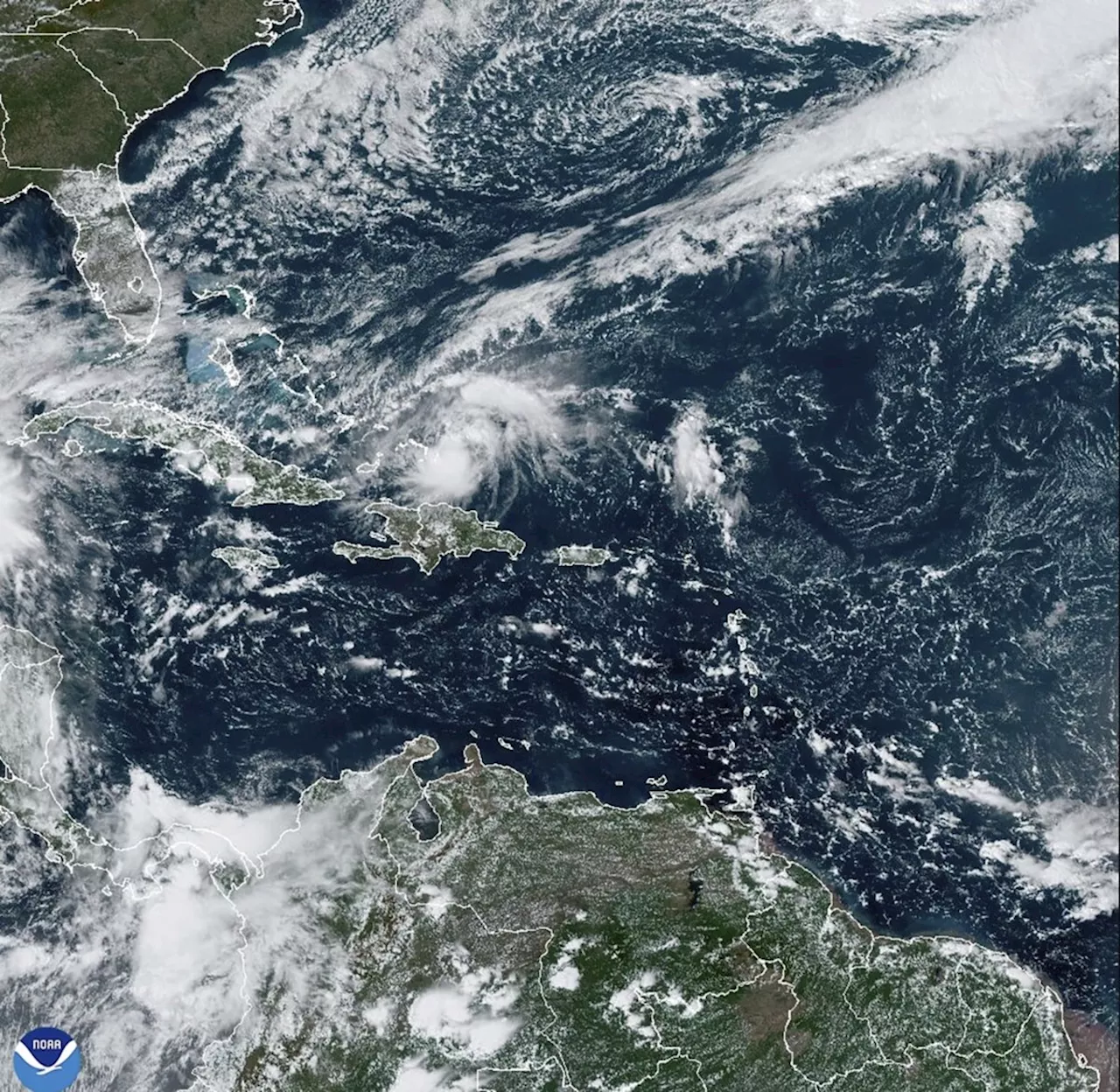 Hurricane Oscar brushes past Turks and Caicos and heads toward Cuba