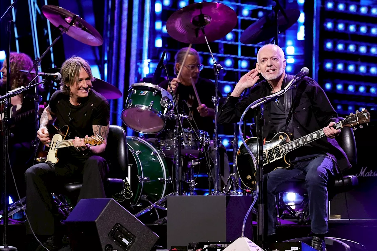 Keith Urban Shreds With Peter Frampton For Rock and Roll Hall of Fame Induction