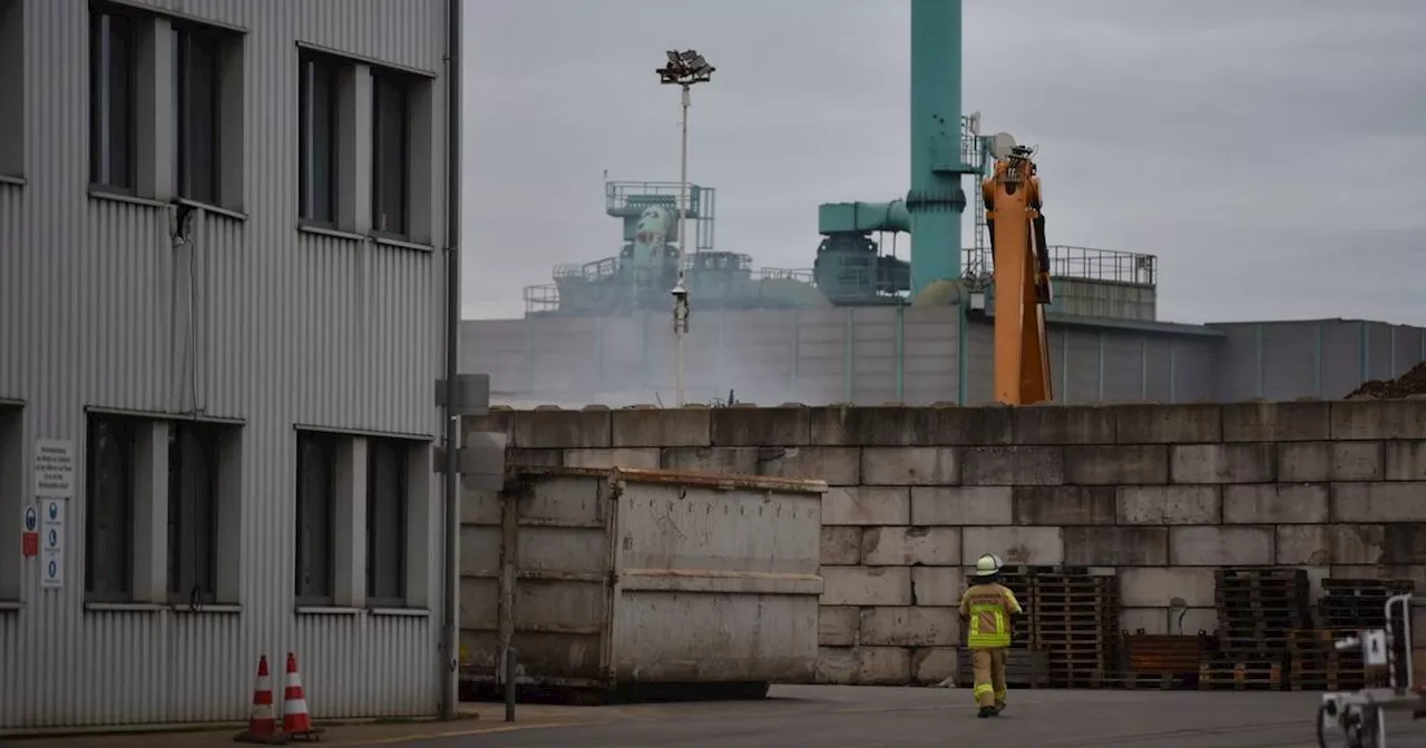 Krefeld: Brand auf Recyclinghof im Krefelder Hafen