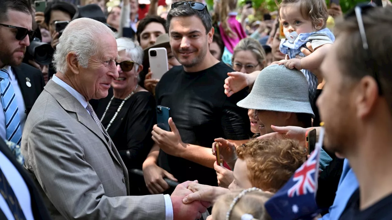 Sydneysiders react to royals visit as King and Queen shake hands with Aussies