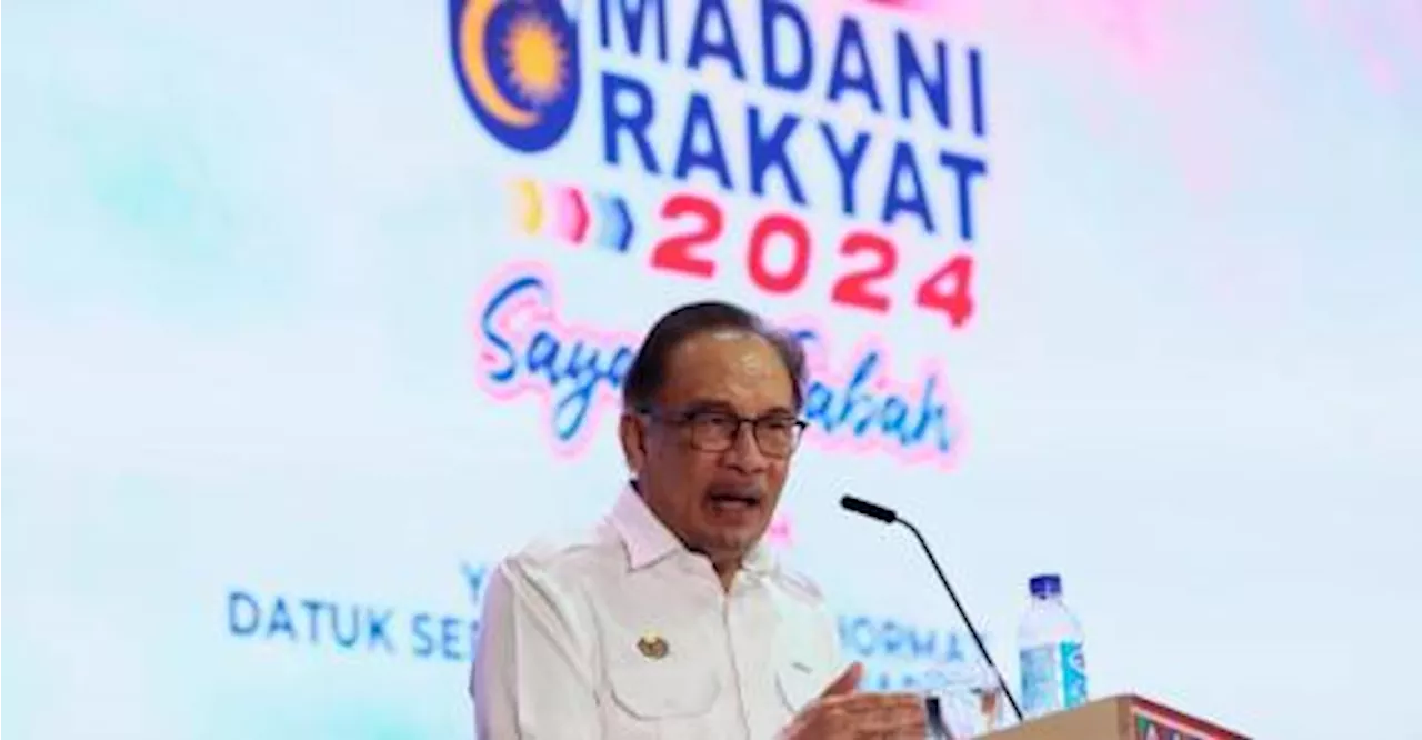 Prime Minister Anwar Ibrahim Donates to Former Raub MP Mohd Ariff Sabri