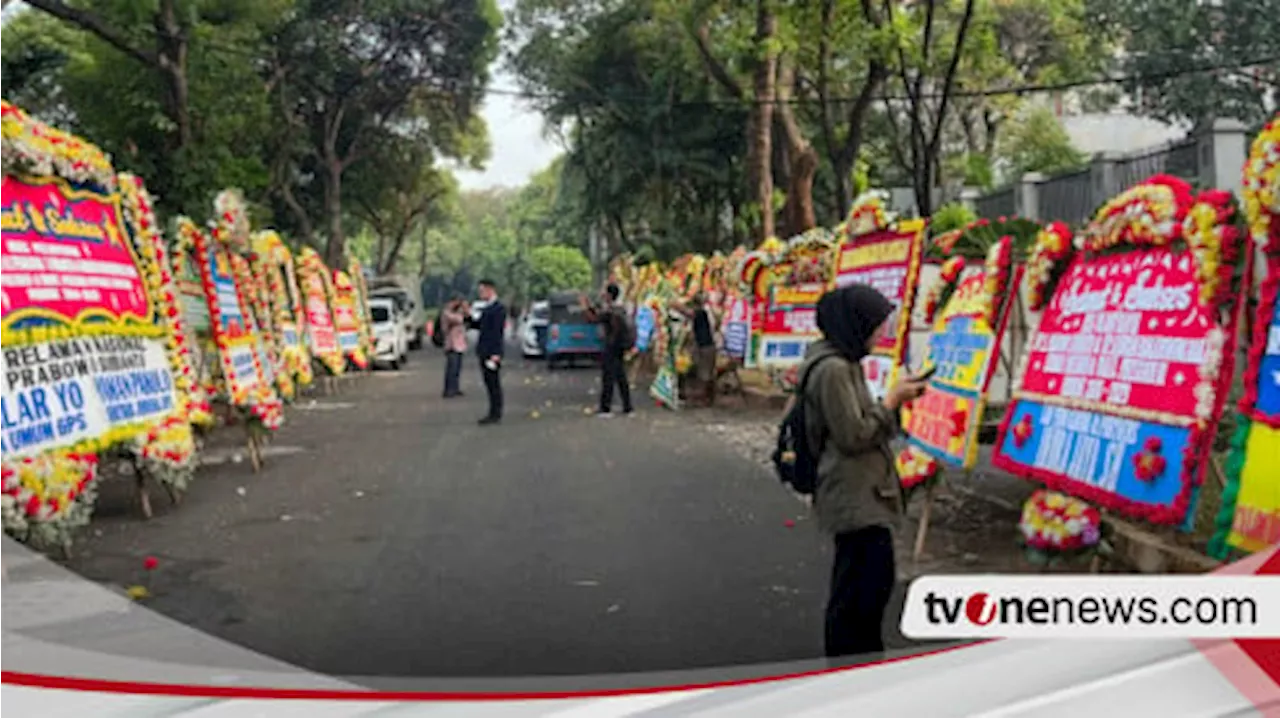 Puluhan Karangan Bunga Penuhi Jalan Kertanegara Lokasi Rumah Prabowo Jelang Pelantikan Presiden