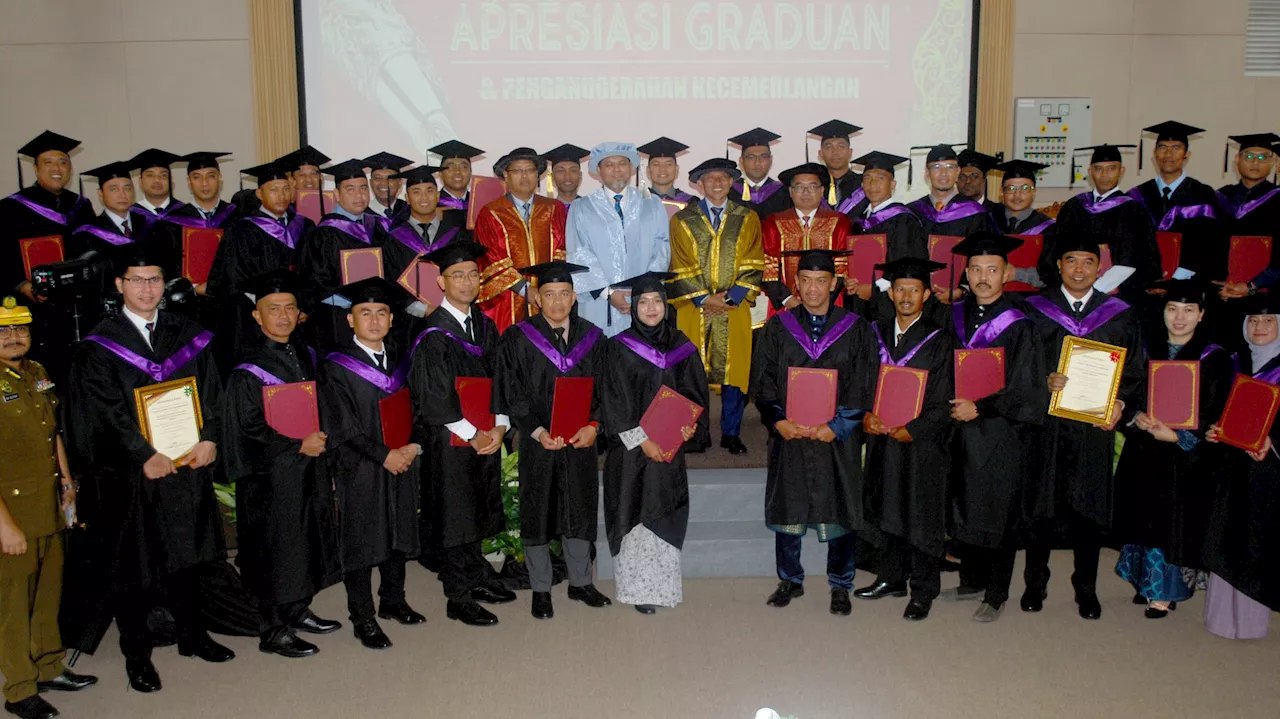 RELA Staff Receive Diplomas and Certificates from UTeM