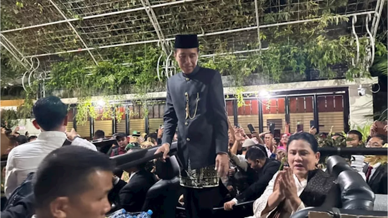 Warga Tumpah Ruah, Jokowi Butuh Waktu 3 Jam Lebih Tiba di Rumah Solo