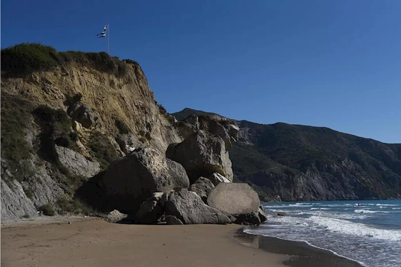 Lo Stato greco mette in sicurezza spiaggia Relitto a Zante