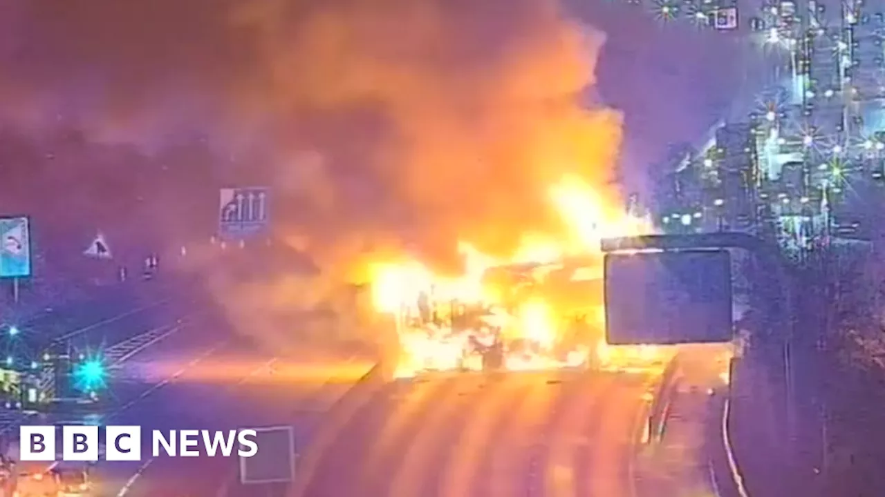 M25 and M26 diversions due to lorry fire