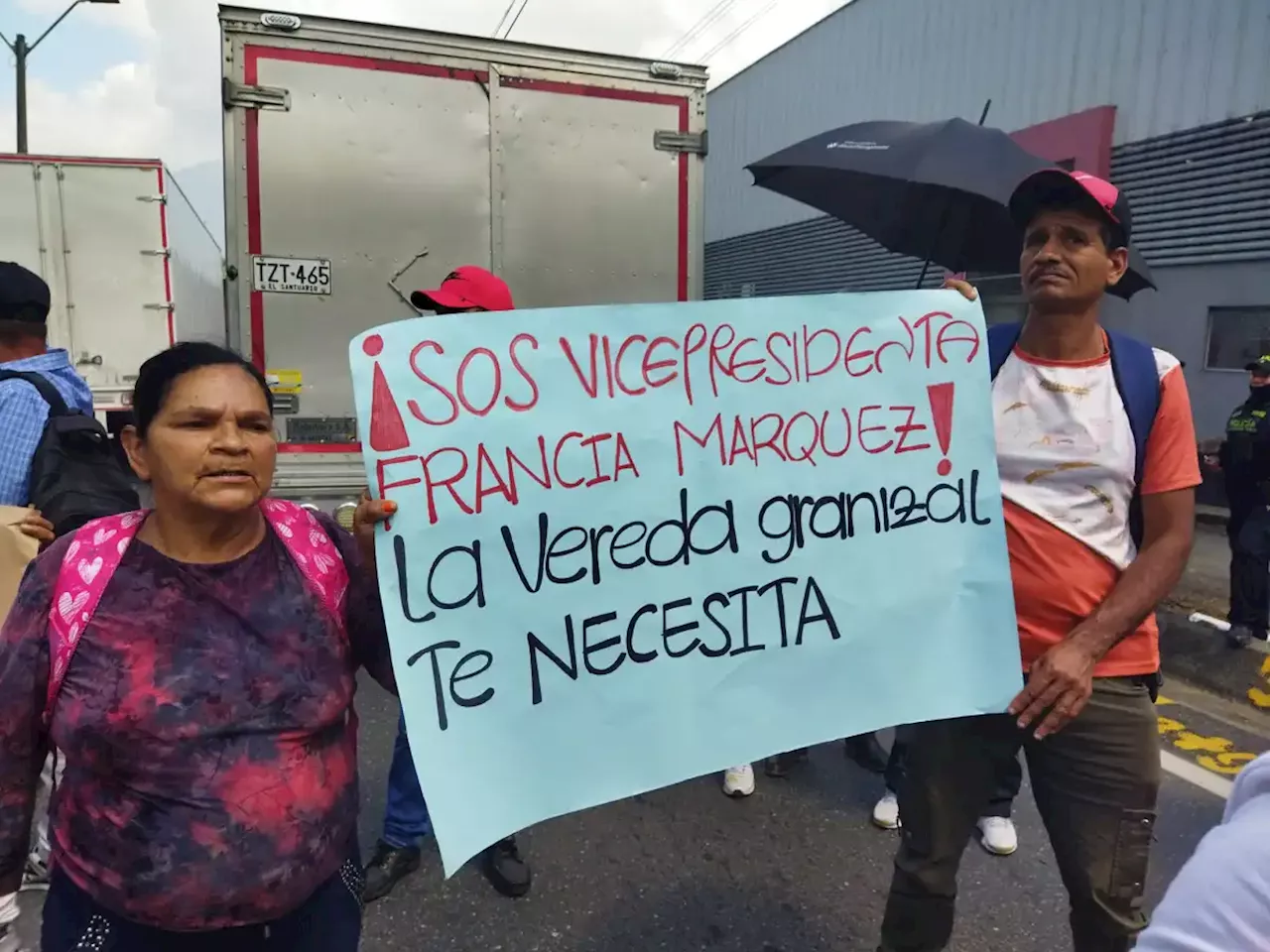 Comunidad de Bello protesta por la legalización de tierras en autopista Medellín