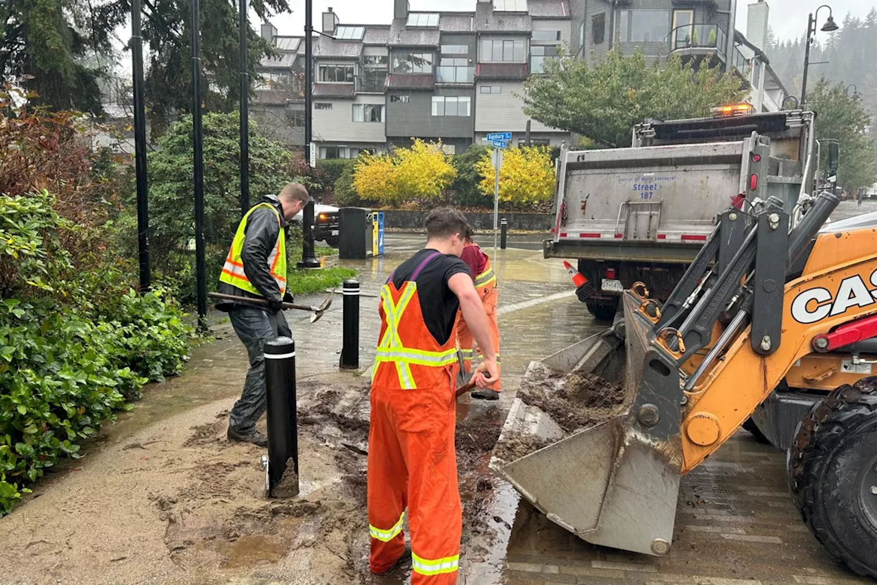 District of North Vancouver issues evacuation order for six Deep Cove properties