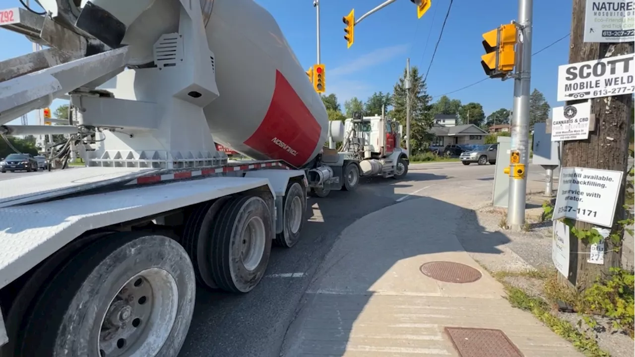 Ottawa banning transport trucks from section of Main Street in village of Manotick