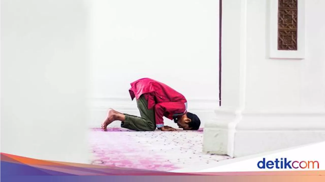 10 Golongan Orang yang Sholatnya Tidak Diterima Allah, Naudzubillah!