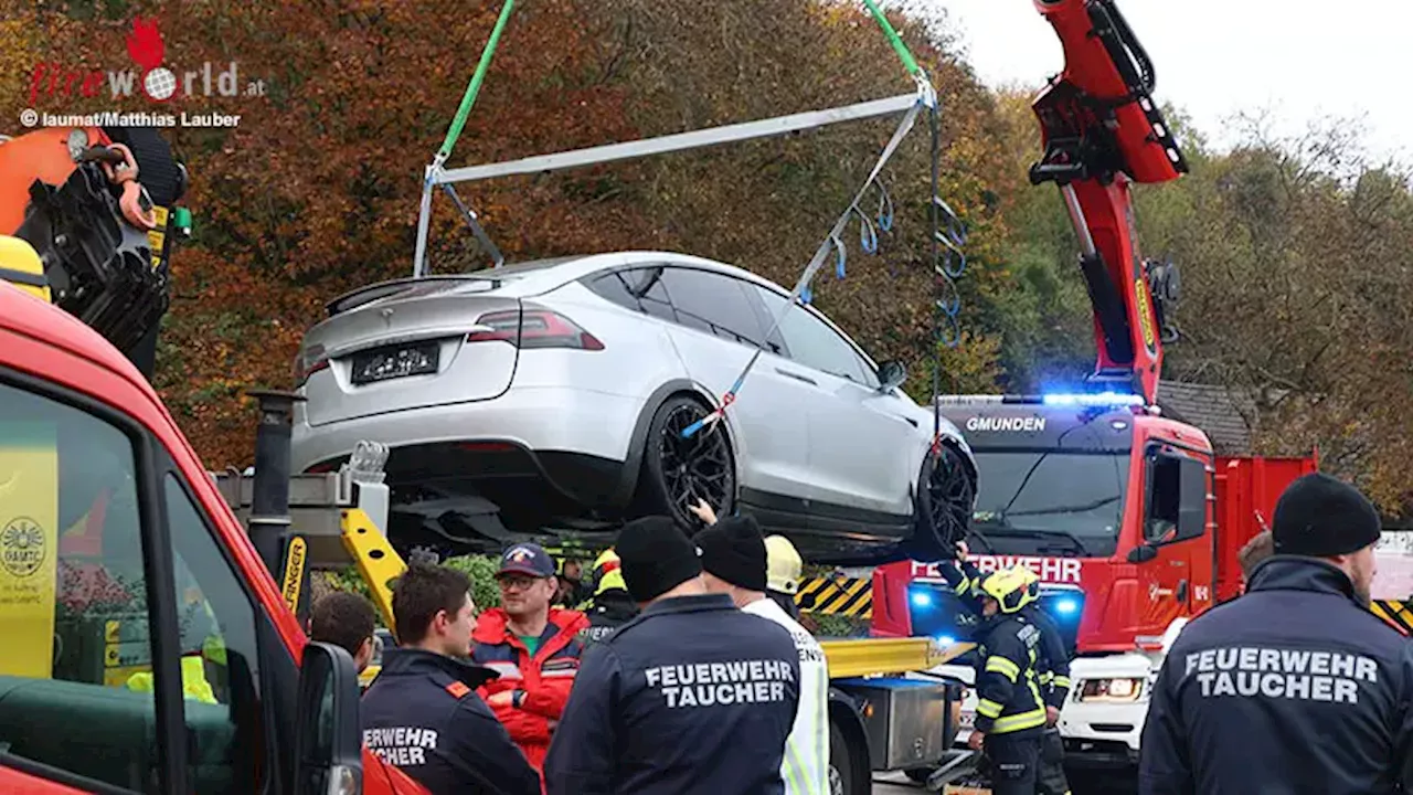 Oö: Tesla nach Brems- und Beschleunigungsmanöver im Traunsee gelandet