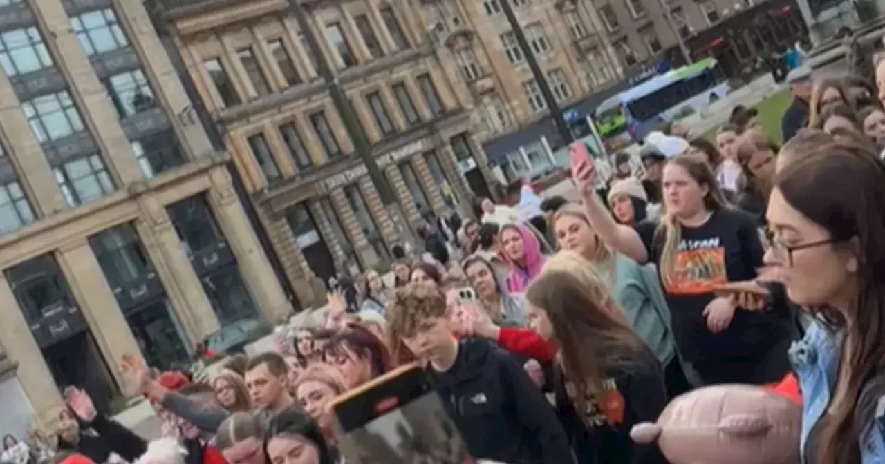 Moment Liam Payne's Glasgow fans sing heartbreaking rendition of One Direction song at memorial