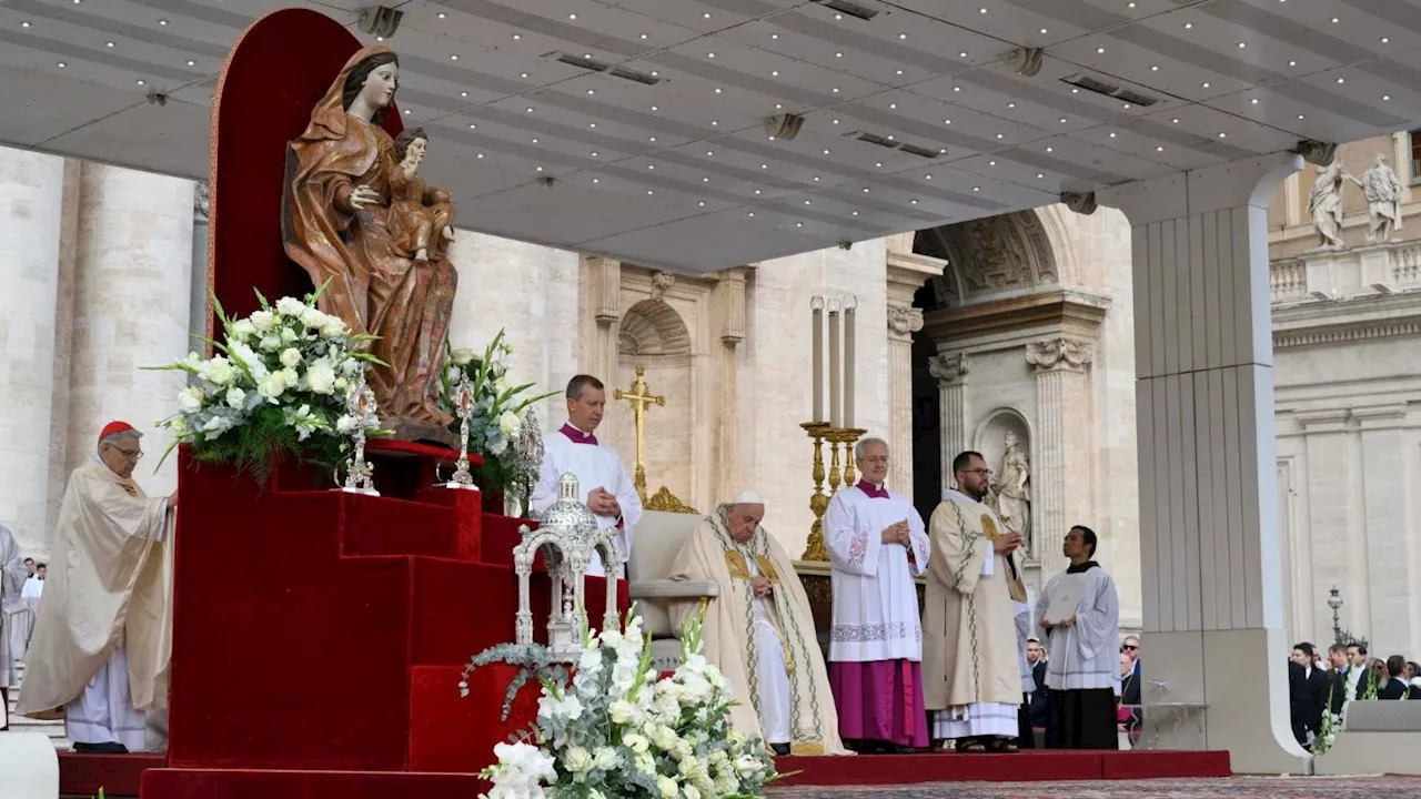 Pope at Canonization Mass: 'Service is the Christian way of life'