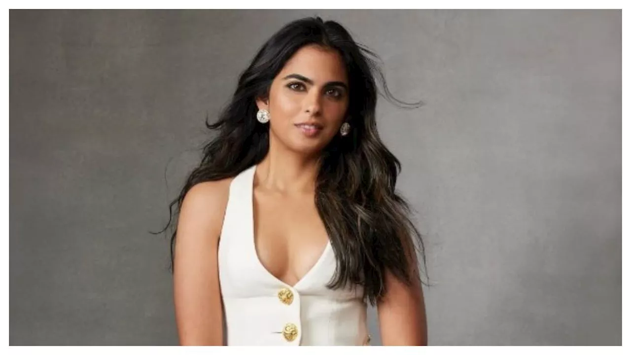 Isha Ambani को मिला 'आइकन ऑफ द ईयर अवॉर्ड', इवेंट में स्टाइलिश अंदाज में एंट्री लेकर लूटी लाइमलाइट