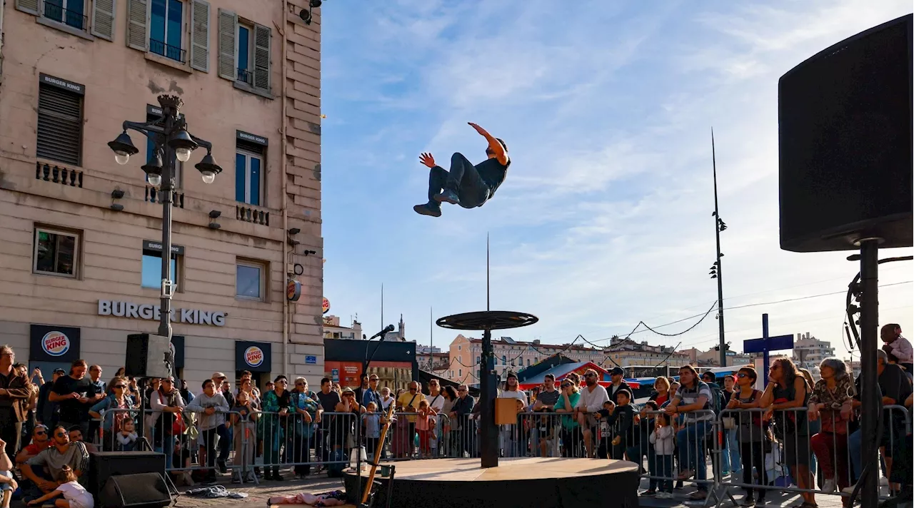 Entre cirque et poésie, 'Bleue, Au bout la mer' a fait vibrer la Canebière à Marseille