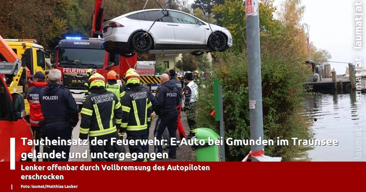 Taucheinsatz der Feuerwehr: E-Auto bei Gmunden im Traunsee gelandet und untergegangen