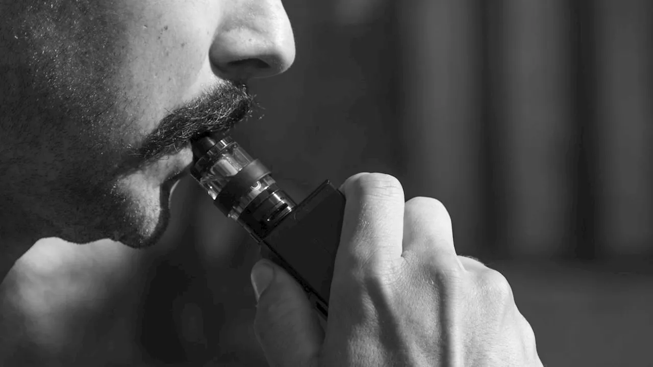 4 Risiko Kesehatan dari Kebiasaan Berbagi Vape, Termasuk Meningitis dan Herpes