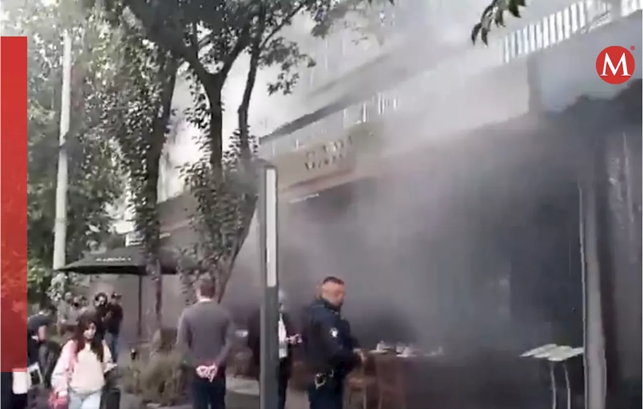 Restaurante en colonia Roma se incendia; bomberos de la CdMx apagan el fuego