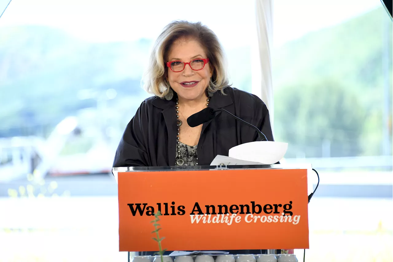 Wallis Annenberg gets National Humanities Medal from White House