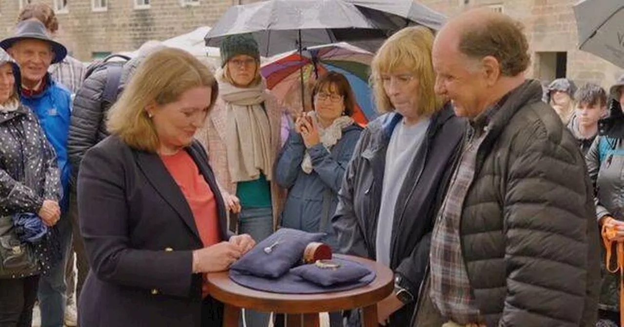 Antiques Roadshow guest lost for words as 'tat' receives huge value