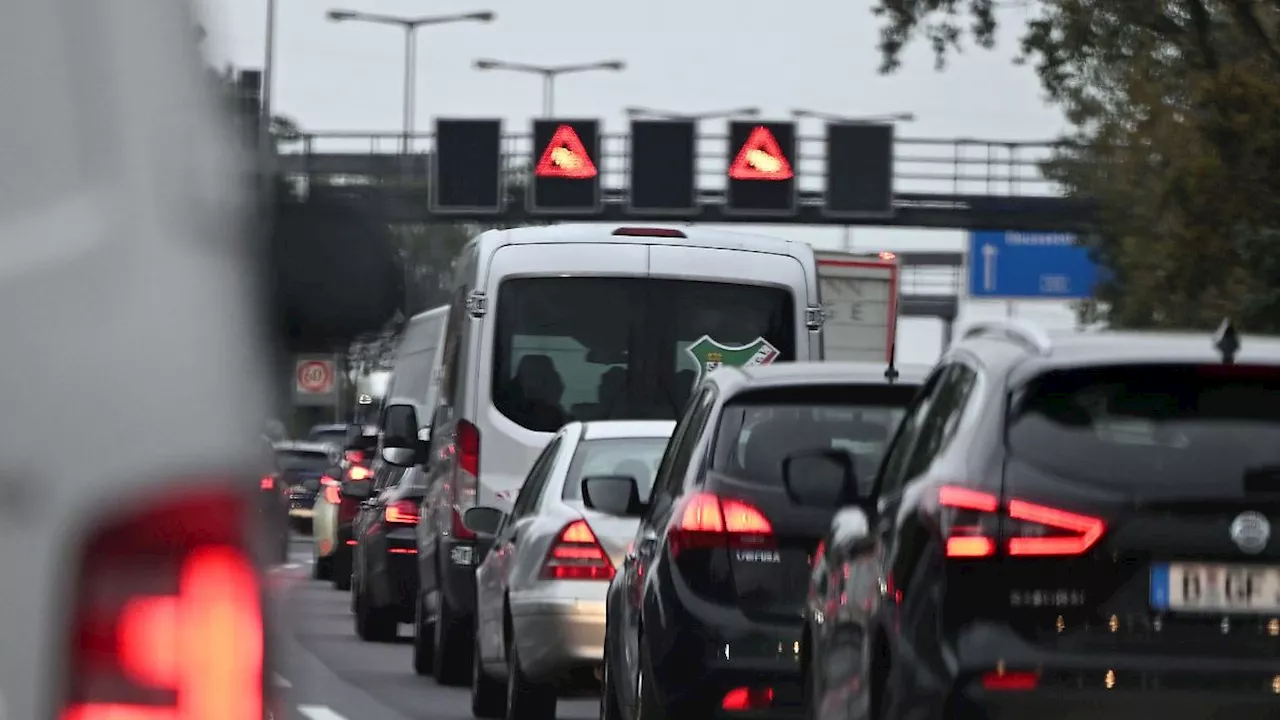 Berlin & Brandenburg: Lange Staus und S-Bahn-Einschränkungen in Berlin