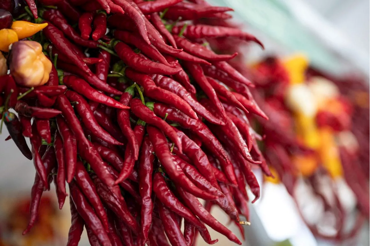 QuickCheck: Do peppers contain more vitamin C than oranges?