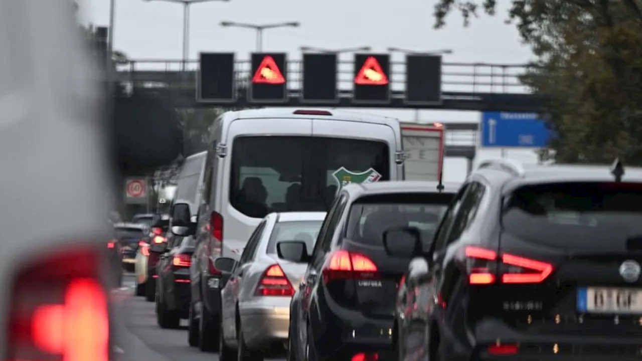 Start der Herbstferien: Lange Staus und S-Bahn-Einschränkungen in Berlin