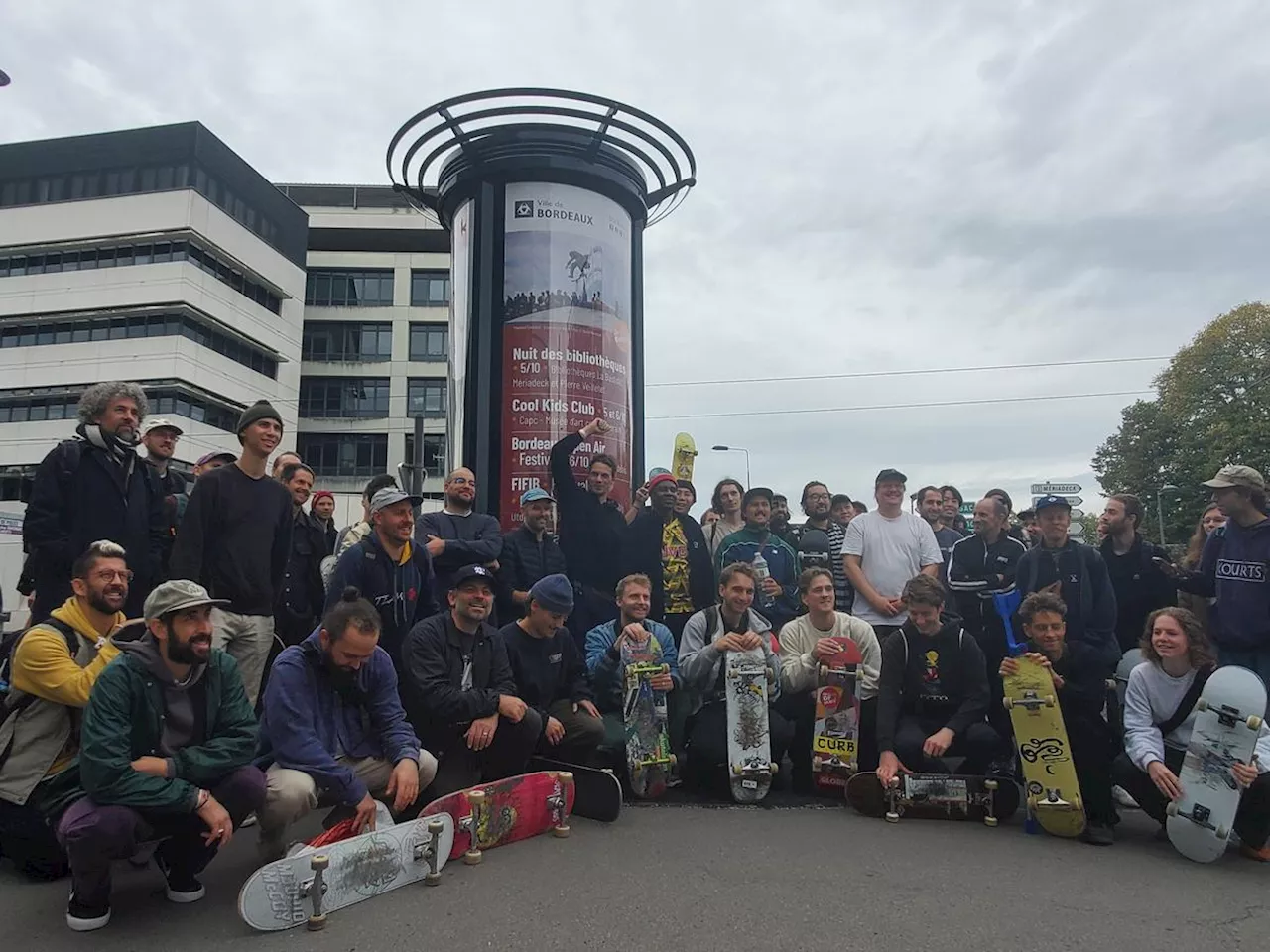 « Le skate exprime toutes ses valeurs dans la rue » : à Bordeaux, une visite guidée des « spots » de skate