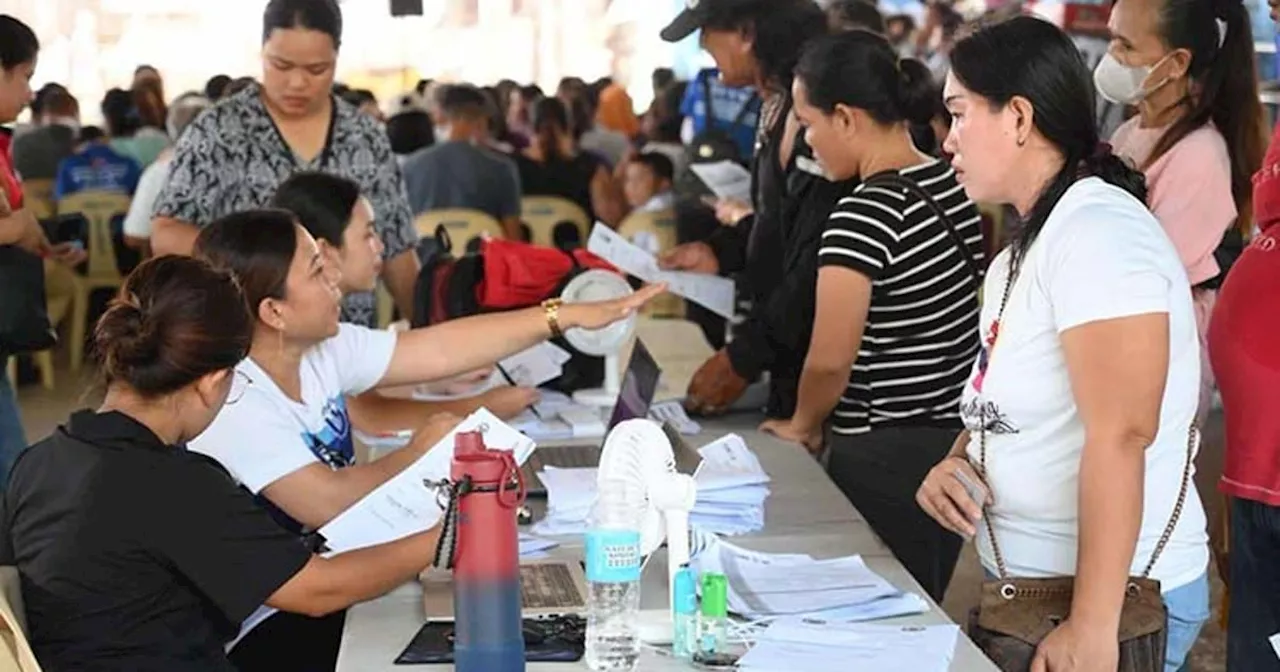 LLCC estudyante nakadawat og P1.6M ayuda gikan sa AKAP