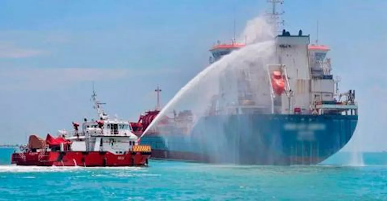 Kapal berdaftar di Malta terbakar di Selat Johor Timur, semua 22 kru selamat