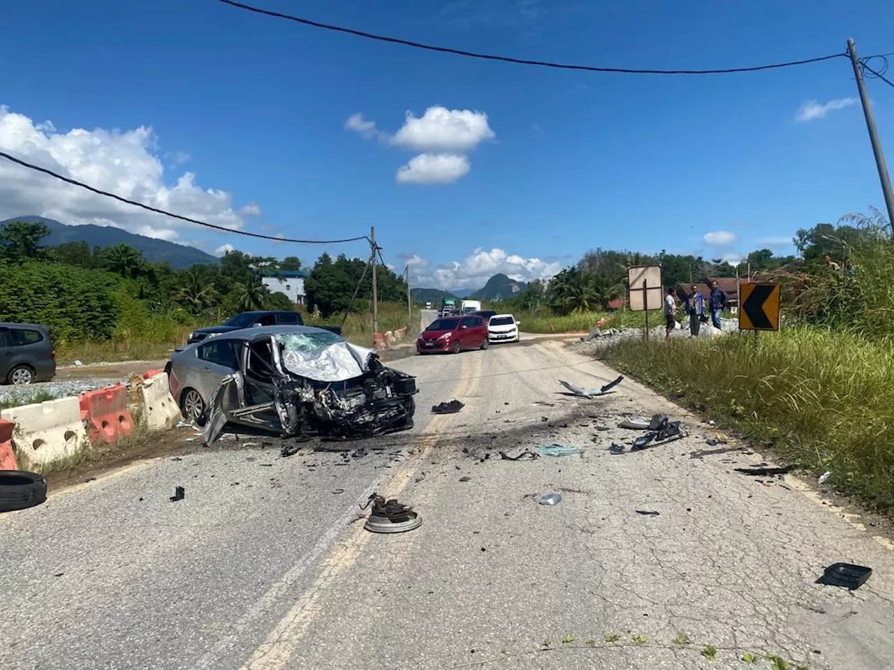 Kelindan maut, lori bertembung kereta