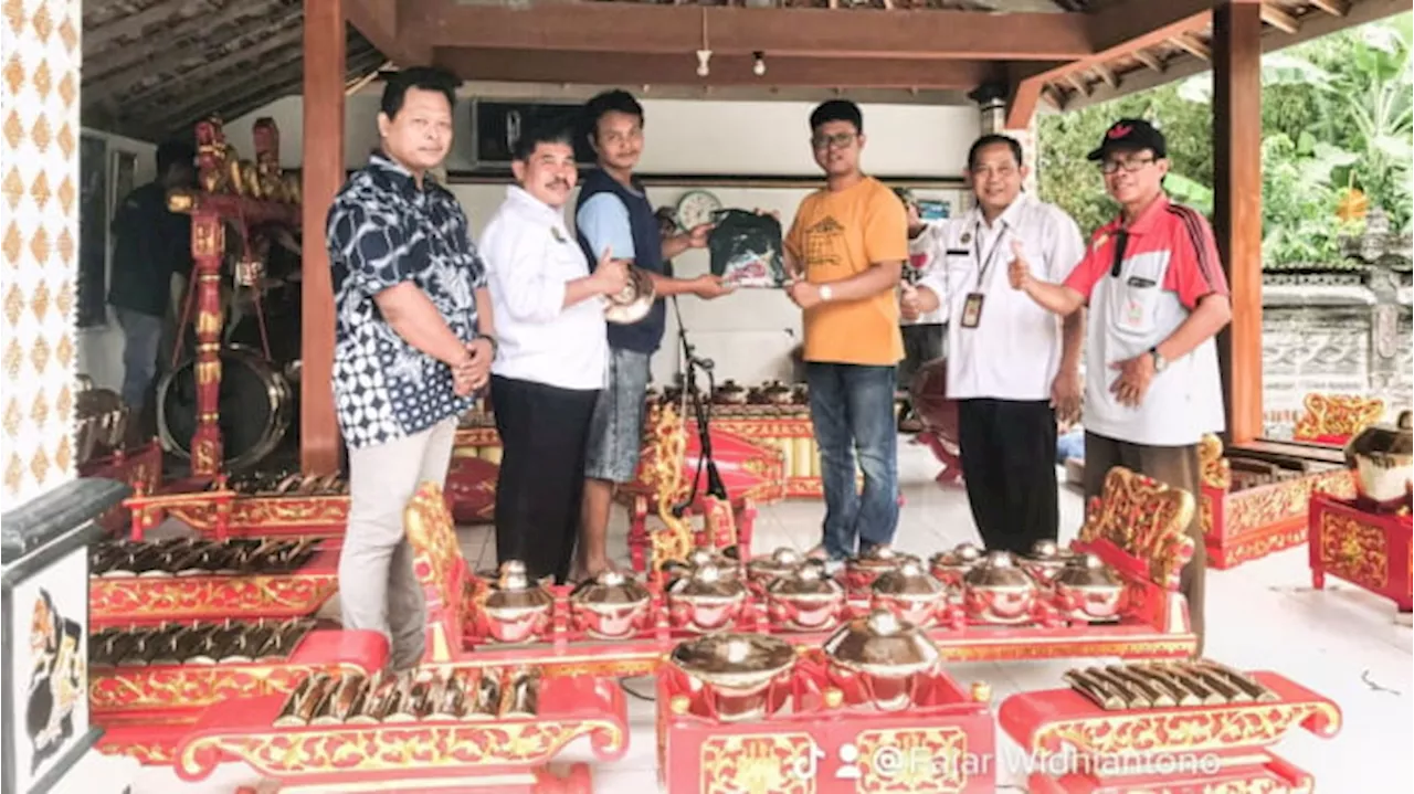 Pemuda Ini Bertekad Kembangkan Usaha Produksi Gamelan Peninggalan Ayah Angkatnya