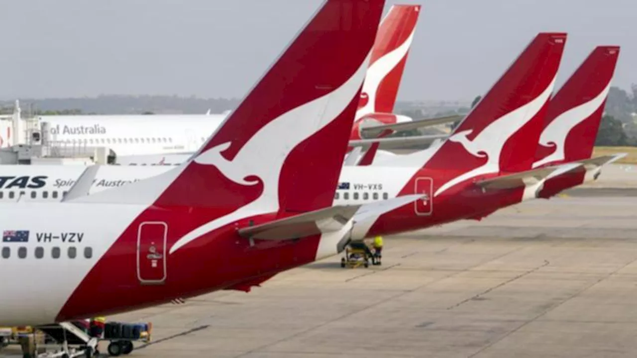 Hundreds of Qantas engineers to stop work in Melbourne, Brisbane amid pay dispute