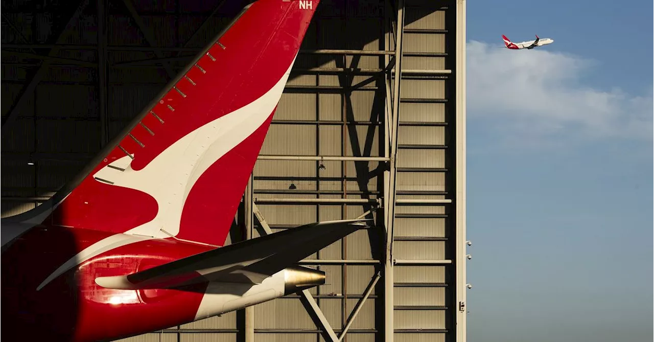 Hundreds of Qantas engineers hold snap strike amid pay dispute