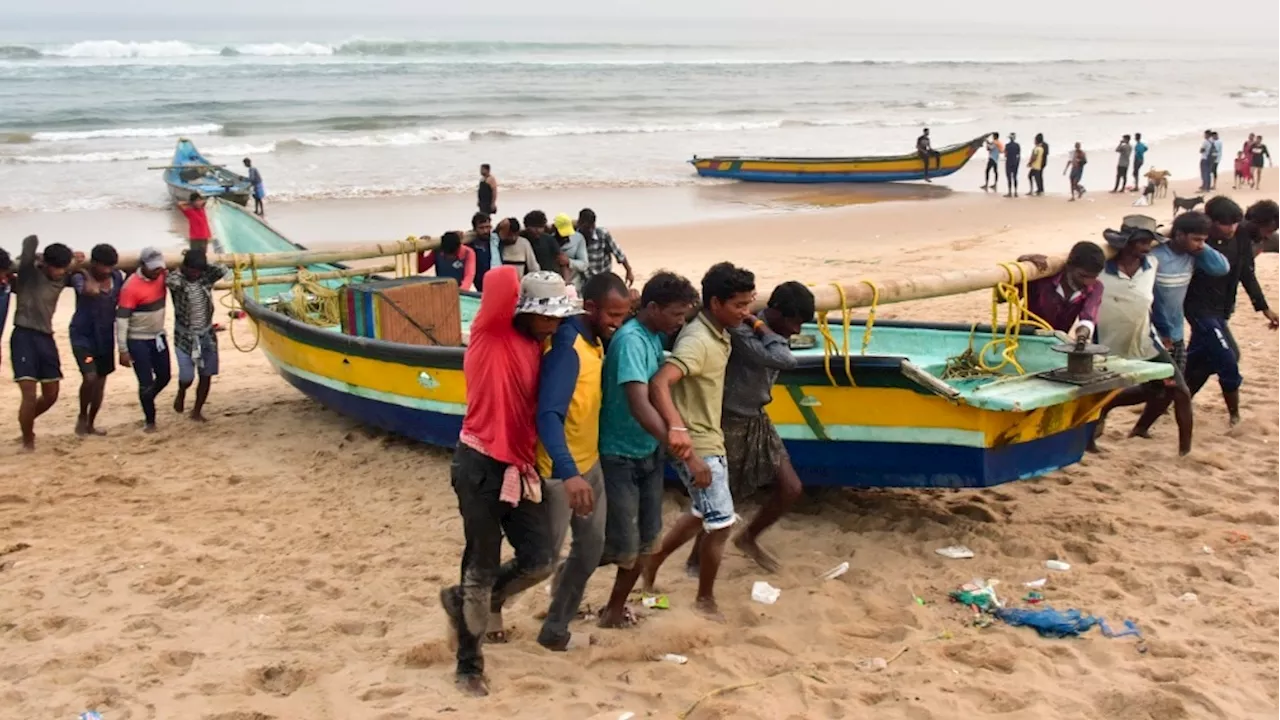 Cyclone Dana Update: तूफान 'दाना' की चेतावनी, बंगाल-ओडिशा में सुरक्षा की तैयारियां, मछुआरों को समुद्र में जाने की मनाही