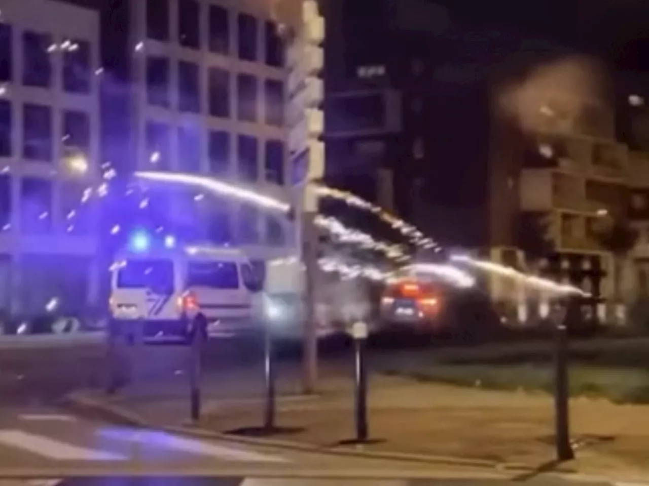 Grenoble : une impressionnante course poursuite filmée, un fourgon de police attaqué