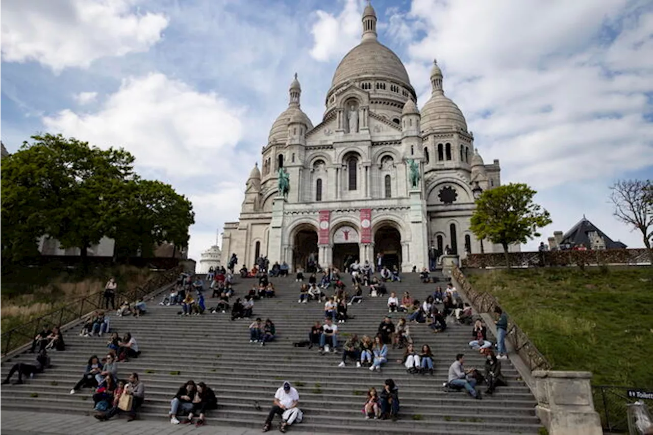 Sgomberato lo storico circolo bocciofilo di Montmartre a Parigi