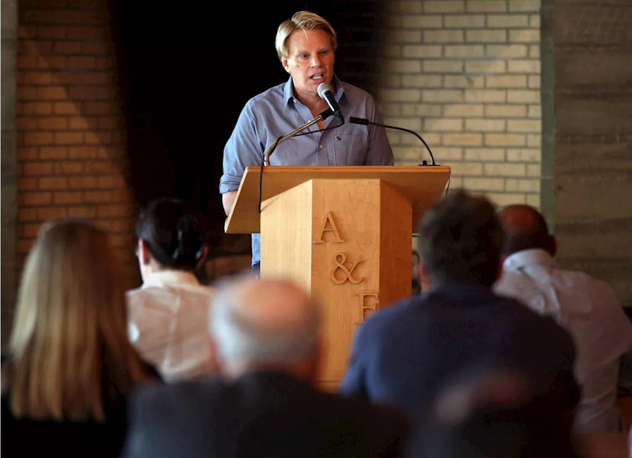 Michael Jeffries: EX-CEO von Moderiese Abercrombie & Fitch wegen Sexhandels festgenommen