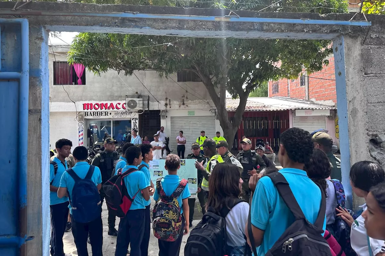 Policía blinda a los colegios de Santa Marta: protege a niños de violencia física