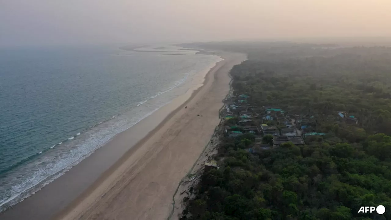 Schools shut, tourists asked to leave as eastern India braces for cyclone