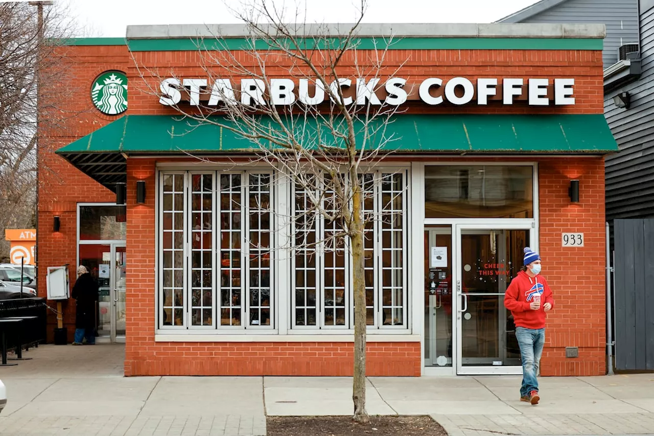 Starbucks suspende sus previsiones anuales tras la caída de las ventas y el beneficio