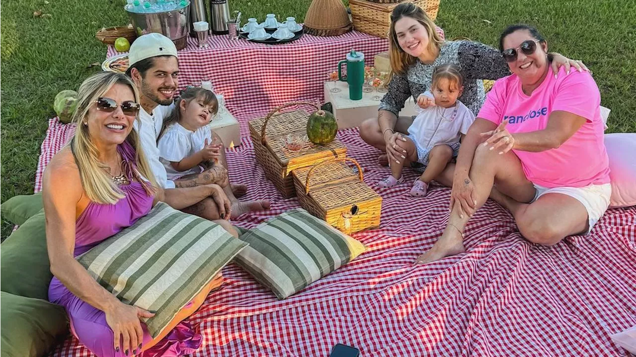 Familiares celebram 2 anos de Maria Flor, filha de Virginia e Zé Felipe; veja