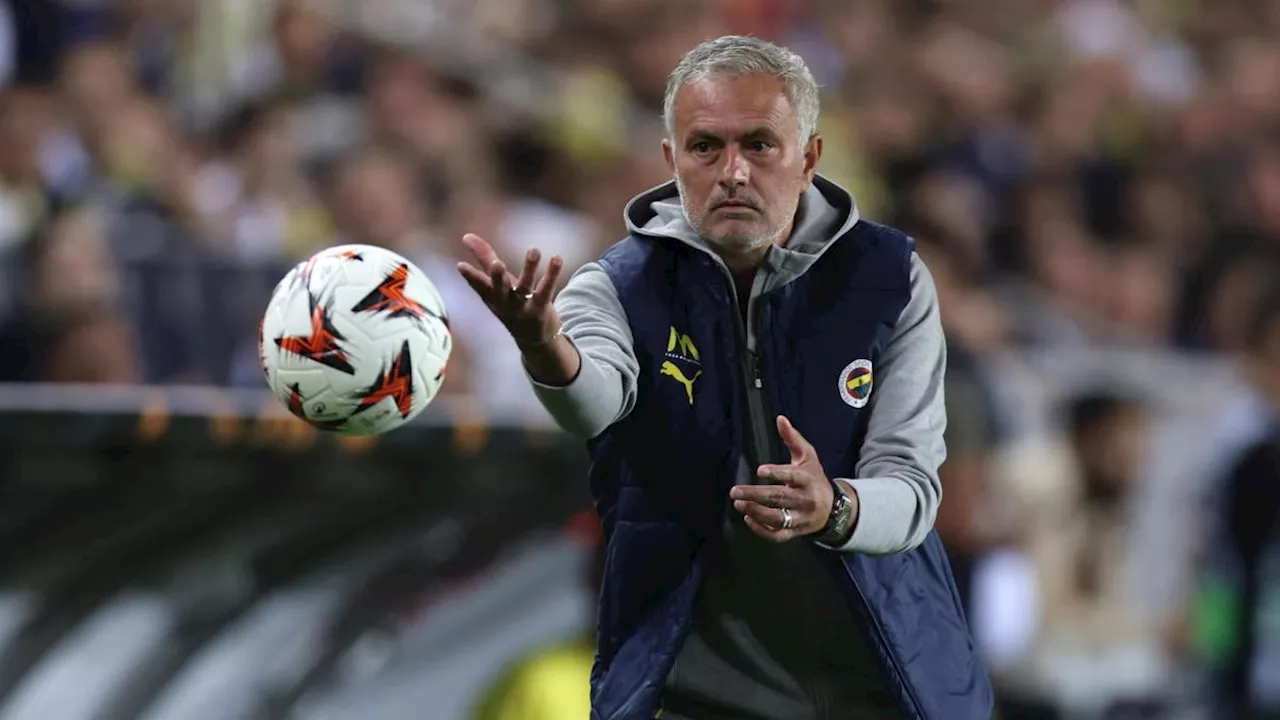 Josè Mourinho al Fenerbahce: hotel di lusso e sempre gli stessi piatti a cena. E il kebab...