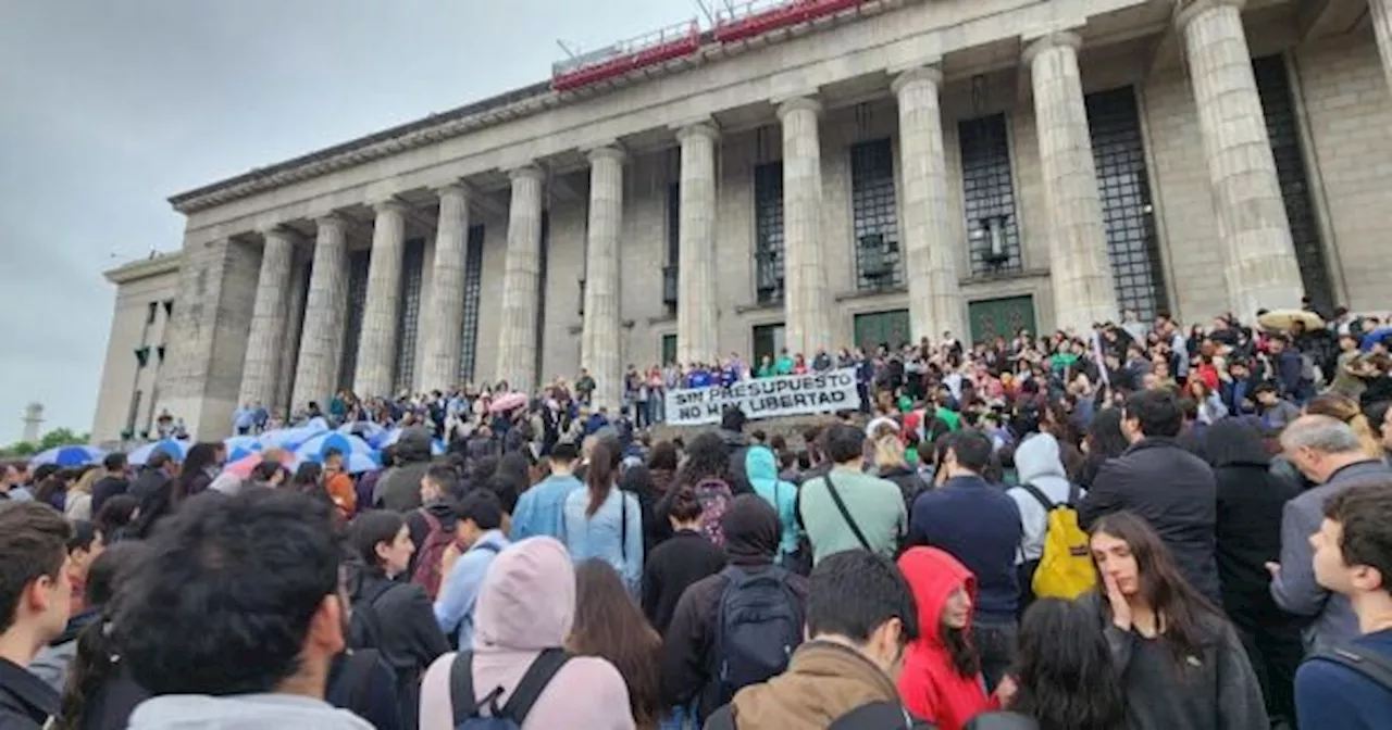 Las universidades públicas llevan la protesta a las puertas de Casa Rosada