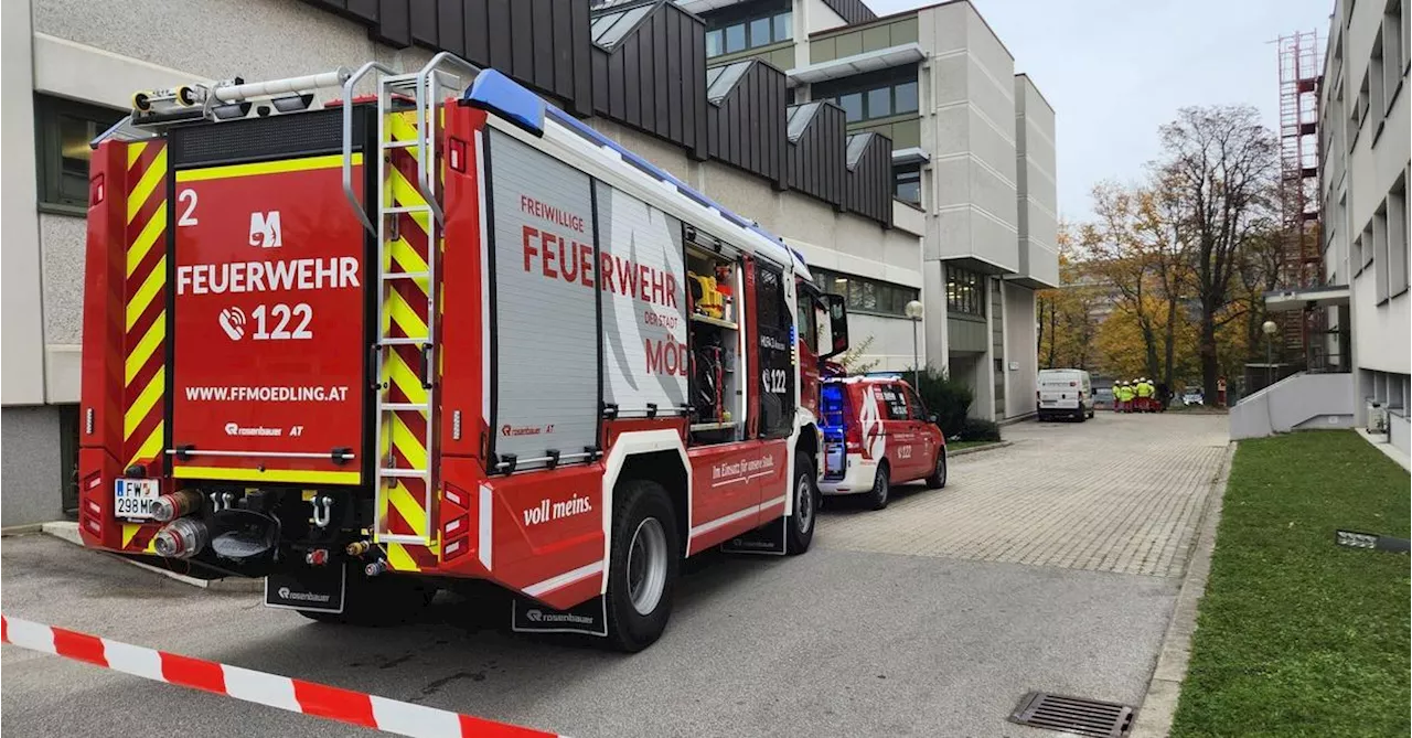 HTL Mödling wegen explosiver Säure evakuiert