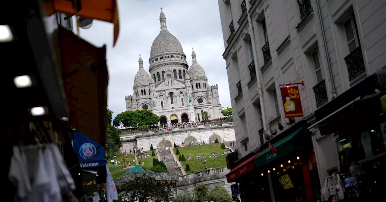 Parigi, la storica bocciofila di Montmartre sgomberata dopo 184 giorni di protesta per far spazio…