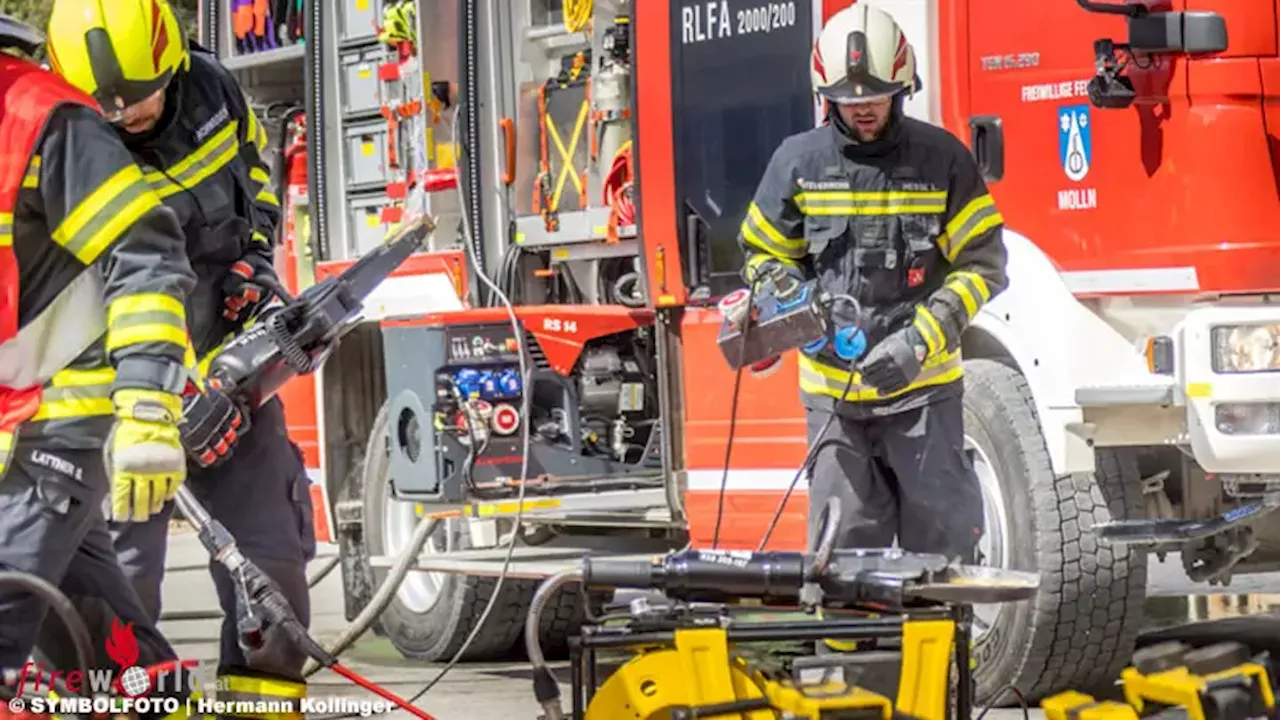 Tirol: Frontalzusammenstoß auf der Hochkönigstraße → 58-Jähriger von Feuerwehr befreit, 19-Jähriger verletzt